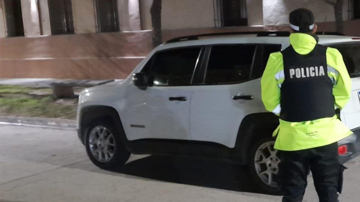 Los traficantes circulaban a en una Jeep Renegade blanca, la cual fue secuestrada y quedó a disposición de la Justicia federal. Los traficantes circulaban a en una Jeep Renegade blanca, la cual fue secuestrada y quedó a disposición de la Justicia federal.