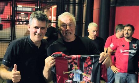 Roberto Sensini dejó de ser director deportivo de Newells.