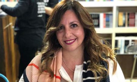 La argentina Karina Sarro se encuentra entre los diez finalistas que aspiran al premio de un millón de dólares. La argentina Karina Sarro se encuentra entre los diez finalistas que aspiran al premio de un millón de dólares.