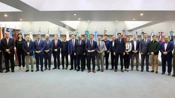 Los gobernadores aseguran que la reactivación no se está dando al ritmo esperado en sus distritos, lo que los empuja a buscar soluciones urgentes en la cumbre del CFI.