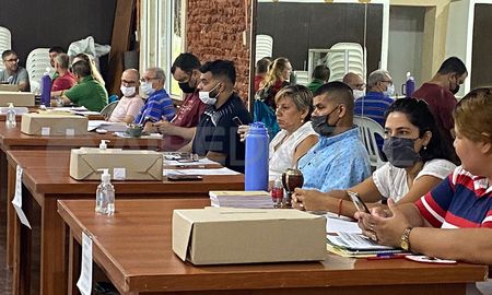 ¿Ciudad o comuna? Los habitantes de Gobernador Crespo expresan su opinión en las urnas. ¿Ciudad o comuna? Los habitantes de Gobernador Crespo expresan su opinión en las urnas.