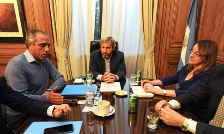 frigerio y alicia kirchner se reuniran para destrabar el conflicto en santa cruz frigerio y alicia kirchner se reuniran para destrabar el conflicto en santa cruz
