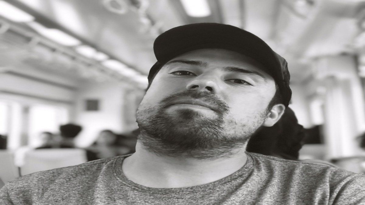 Federico Alvarado, guionista de Bajo la corteza