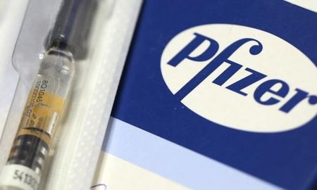 Para mantener el 100% de la efectividad en el tiempo, la vacuna de Pfizer contra el coronavirus necesitará una tercera dosis. Para mantener el 100% de la efectividad en el tiempo, la vacuna de Pfizer contra el coronavirus necesitará una tercera dosis.