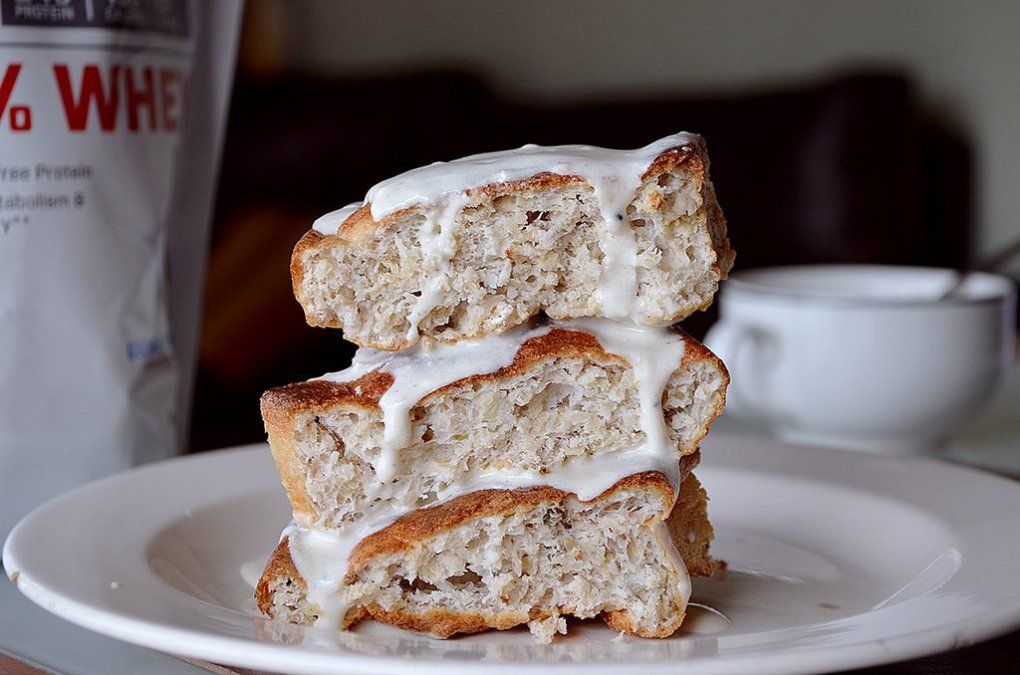 Bizcochuelo fit con crema de cookies y cream