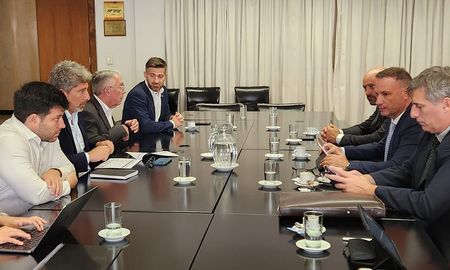 El objetivo del encuentro fue volver a solicitar a Nación que repare las rutas nacionales que atraviesan la Provincia. El objetivo del encuentro fue volver a solicitar a Nación que repare las rutas nacionales que atraviesan la Provincia.