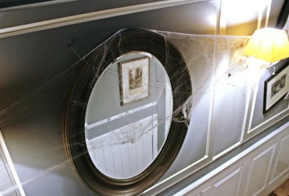 Historias de terror: Tras el espejo.