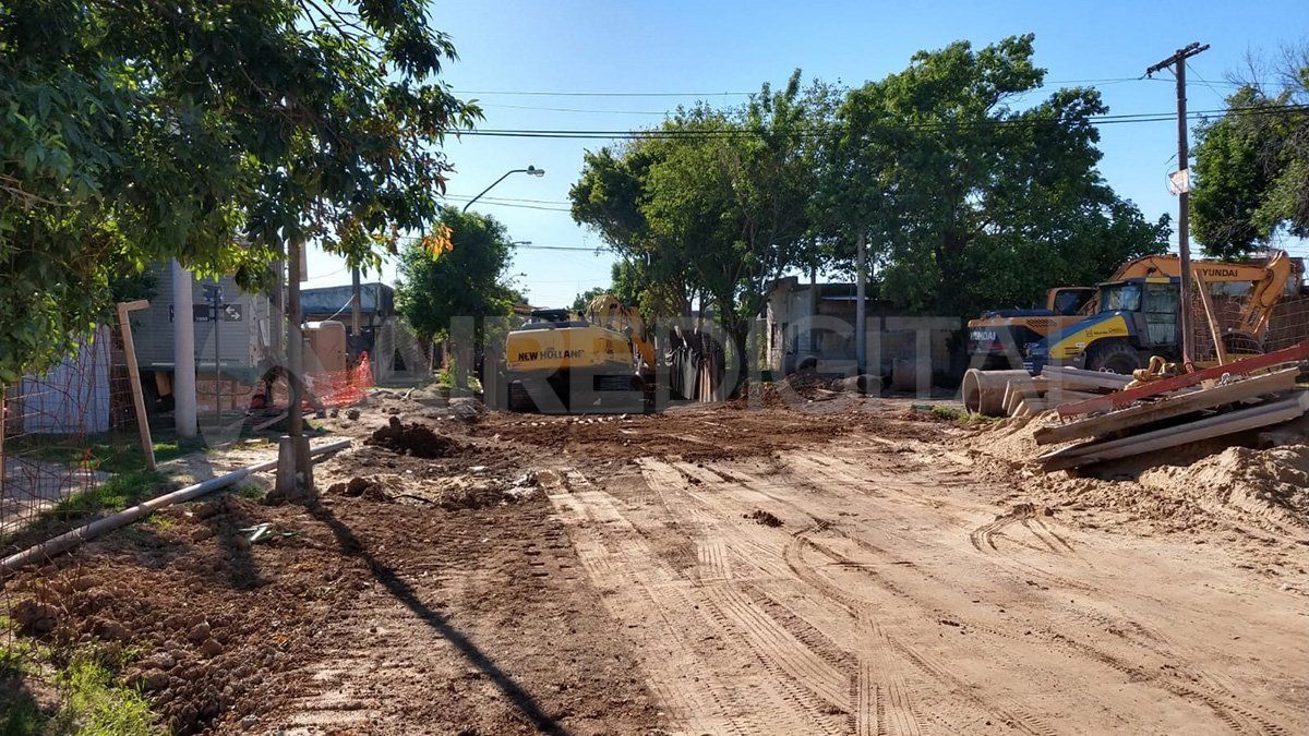 Avanza la obra del Desagüe Espora en barrio San Martín.
