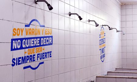 Campaña de concientización: así se ve el vestuario de varones del club El Quillá desde el jueves de la semana pasada. Campaña de concientización: así se ve el vestuario de varones del club El Quillá desde el jueves de la semana pasada.