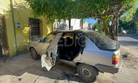 Así quedó el auto del trabajador de la construcción que incendiaron. Así quedó el auto del trabajador de la construcción que incendiaron.
