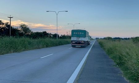 Debido a la altura de los pastizales, a excepción de camiones, no se logran visualizar vehículos de un cantero a otro, en ese tramo de la Ruta Nacional 168. Debido a la altura de los pastizales, a excepción de camiones, no se logran visualizar vehículos de un cantero a otro, en ese tramo de la Ruta Nacional 168.