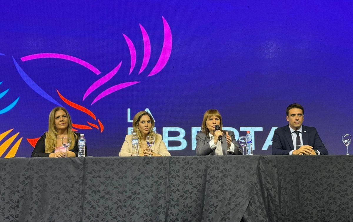 Ana Cantiani se reunió en Rosario con Patricia Bullrich, Romina Diez y Juan Pedro Aleart. Ana Cantiani se reunió en Rosario con Patricia Bullrich, Romina Diez y Juan Pedro Aleart.