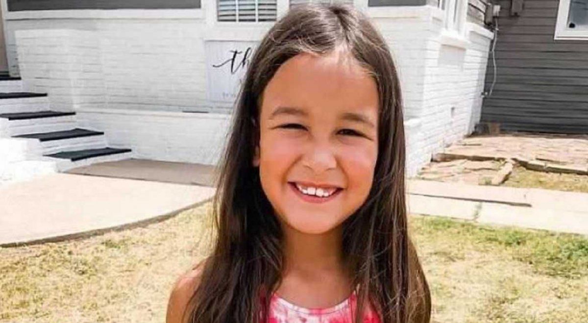 Echaron de un colegio a una nena de 8 años por decirle a una compañerita que estaba enamorada de ella