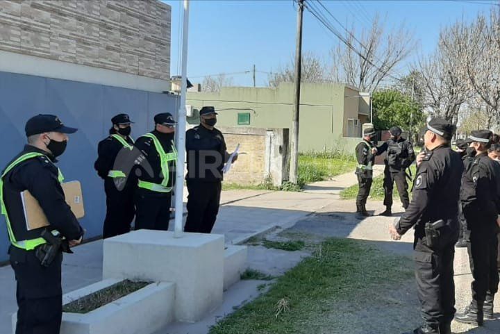 En Gobernador Crespo desalojaron una casa en la que había una fiesta clandestina con unas 20 personas. 