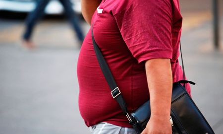 La resolución del Ministerio de Salud indicó que la evidencia reconoció a la obesidad como un factor asociado a mayor riesgo de contraer la enfermedad y de sufrir evolución desfavorable de la misma” La resolución del Ministerio de Salud indicó que la evidencia reconoció a la obesidad como un factor asociado a mayor riesgo de contraer la enfermedad y de sufrir evolución desfavorable de la misma”