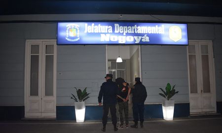 Cesar Lucente, un sicario ligado a la banda de Los Monos, fue detenido en Nogoyá, Entre Ríos. Cesar Lucente, un sicario ligado a la banda de Los Monos, fue detenido en Nogoyá, Entre Ríos.