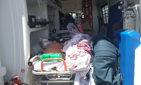 Así trasladaron en la ambulancia las pertenencias de la posta del 107. Así trasladaron en la ambulancia las pertenencias de la posta del 107.