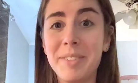 Ganó el reto de TikTok del tatuaje más tonto con una insólita frase en su brazo Ganó el reto de TikTok del tatuaje más tonto con una insólita frase en su brazo