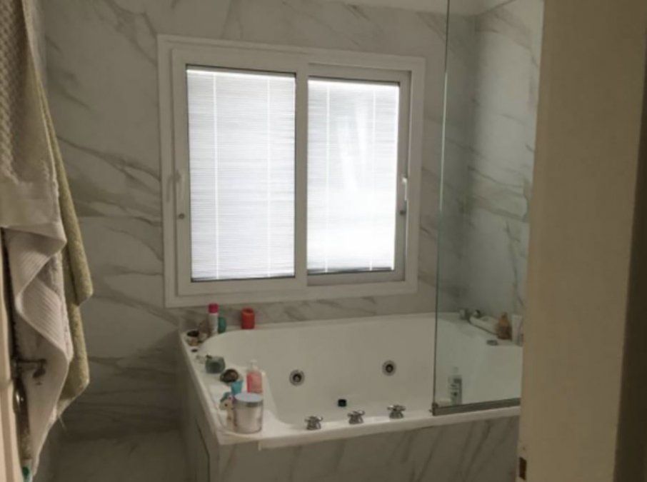 Acá es donde se baña la modelo.