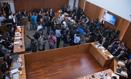 juicio a los monos: los 400 mil pesos y el lider profugo que caminaba por la calle juicio a los monos: los 400 mil pesos y el lider profugo que caminaba por la calle
