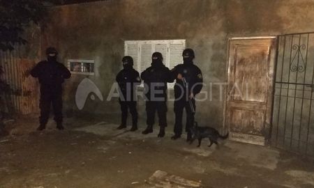 Al menos tres allanamientos se realizan este miércoles en barrio Villa Caquita Al menos tres allanamientos se realizan este miércoles en barrio Villa Caquita