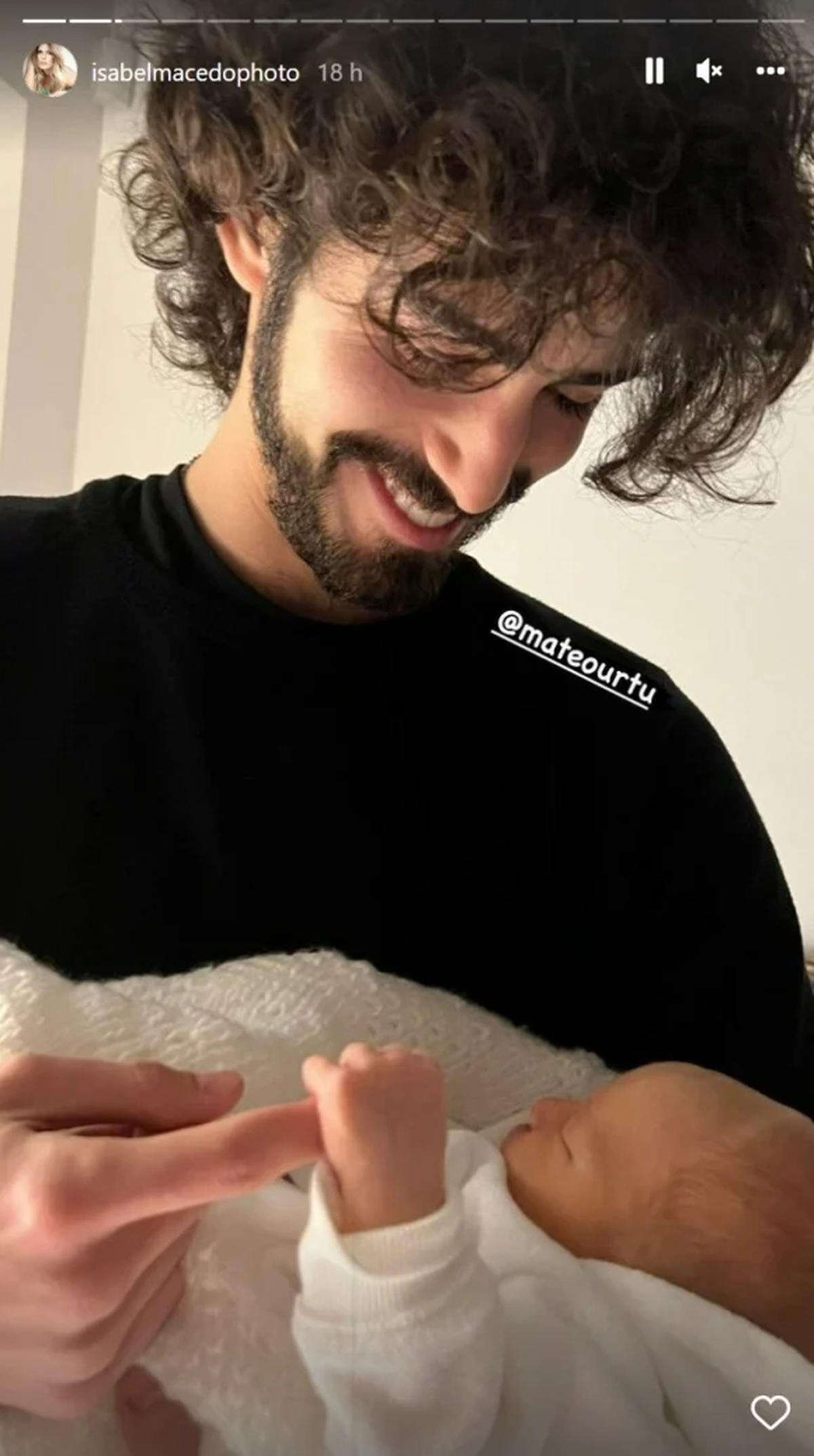 Isabel Macedo y Juan Manuel Urtubey recibieron a Julia.