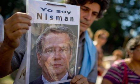 La muerte de Nisman se produjo el día anterior a la presentación que tenía prevista ante el Congreso nacional para fundamentar su denuncia contra la expresidenta Cristina Kirchner. La muerte de Nisman se produjo el día anterior a la presentación que tenía prevista ante el Congreso nacional para fundamentar su denuncia contra la expresidenta Cristina Kirchner.