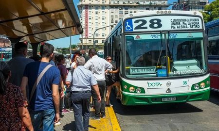 Los choferes de varias líneas definen este miércoles si hay paro de colectivos. Los choferes de varias líneas definen este miércoles si hay paro de colectivos.
