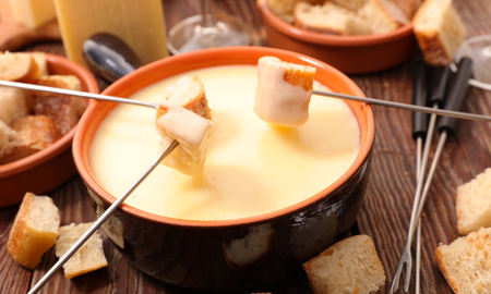 Cómo hacer la mejor fondue de queso: la receta rápida y rica para preparar en casa Cómo hacer la mejor fondue de queso: la receta rápida y rica para preparar en casa