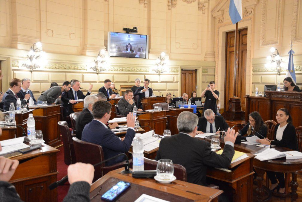 Si el Senado aprueba la previsión de gastos y recursos, el proyecto podría pasar inmediatamente a la otra Cámara para que se convierta en ley. Si el Senado aprueba la previsión de gastos y recursos, el proyecto podría pasar inmediatamente a la otra Cámara para que se convierta en ley.