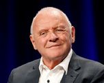 Anthony Hopkins en un panel de la serie Westworld durante la gira de prensa de verano de la Asociación de Críticos de Televisión de HBO en Beverly Hills, California, EE.UU., en 2016 Anthony Hopkins en un panel de la serie Westworld durante la gira de prensa de verano de la Asociación de Críticos de Televisión de HBO en Beverly Hills, California, EE.UU., en 2016