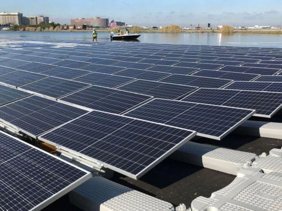 Crearon paneles solares que también generan electricidad de noche