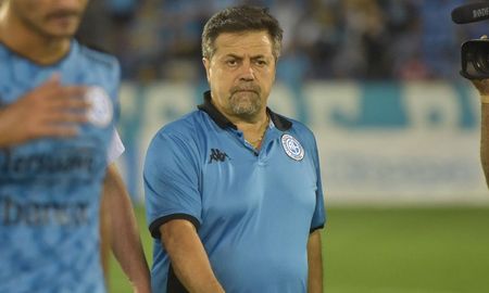 Ricardo Caruso Lombardi renunció como entrenador de Belgrano tras su conflicto con el presidente de AFA, Claudio Chiqui Tapia. Ricardo Caruso Lombardi renunció como entrenador de Belgrano tras su conflicto con el presidente de AFA, Claudio Chiqui Tapia.