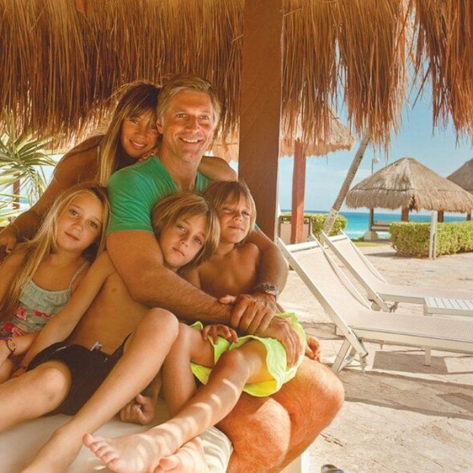 Horacio Cabak junto a su familia