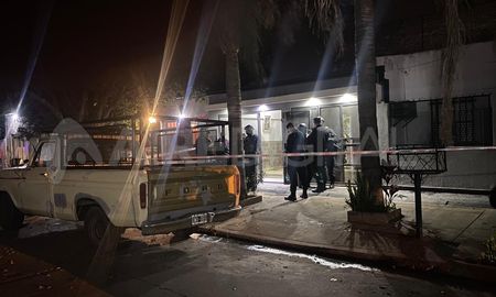 El sábado 8 de junio, por la noche, hubo un importante allanamiento en una vivienda de barrio Coronel Dorrego. El sábado 8 de junio, por la noche, hubo un importante allanamiento en una vivienda de barrio Coronel Dorrego.