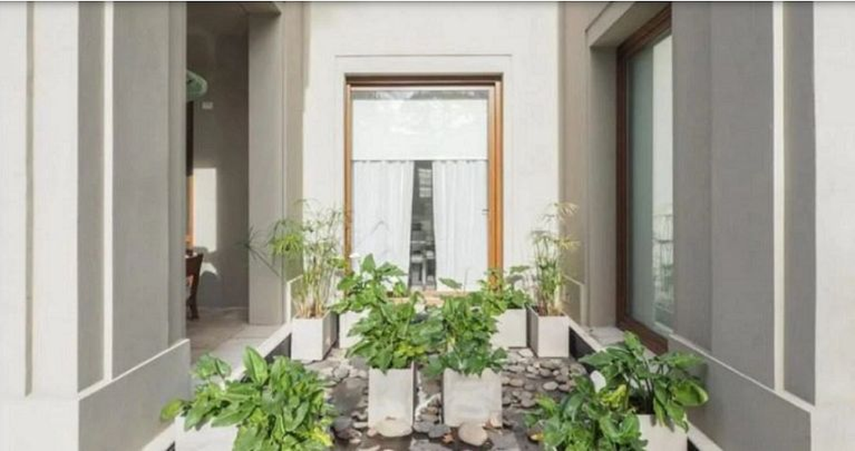 Lali Espósito vive en una increíble casa ubicada en un exclusivo barrio.