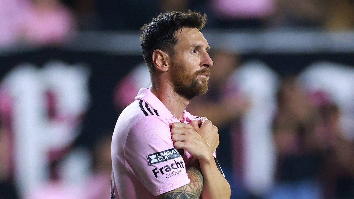 El guardaespaldas de Lionel Messi interviene en selfie con oficial de policía en Dallas