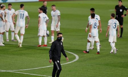 Lionel Scaloni confirmó el equipo titular que jugará de entrada en el partido entre Argentina y Brasil por la Copa América. Lionel Scaloni confirmó el equipo titular que jugará de entrada en el partido entre Argentina y Brasil por la Copa América.