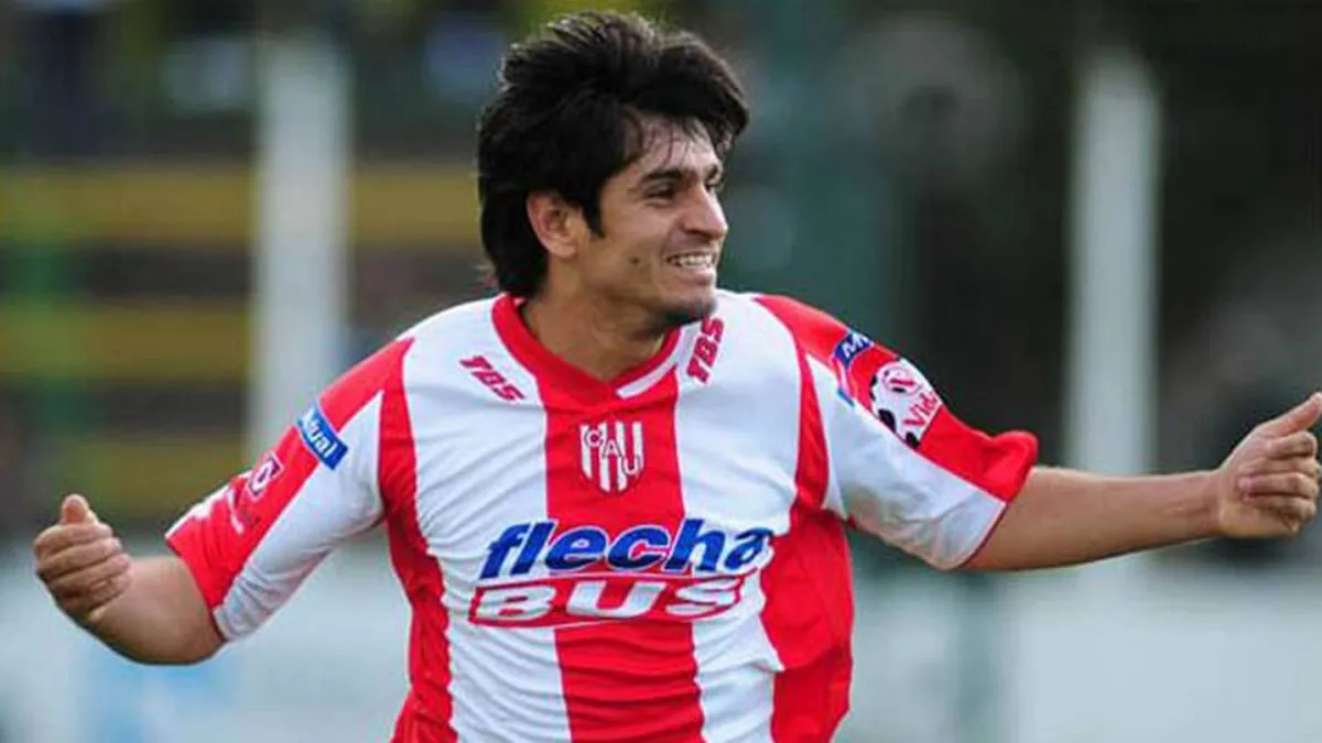 Paulo Rosales tuvo una extensa carrera profesional donde se destacó como jugador de Unión.