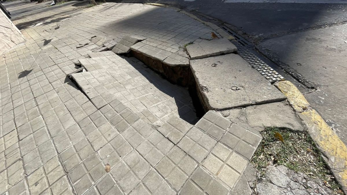 Vecinos señalizaron con bolsas. Vecinos señalizaron con bolsas.