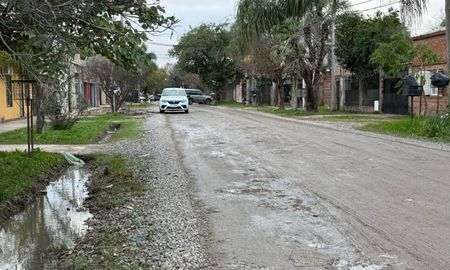 Vecinos de barrio Nueva Esperanza conmocionados tras el violento episodio en el que un policía pasado a disponibilidad fue baleado tras ingresar a una vivienda. Vecinos de barrio Nueva Esperanza conmocionados tras el violento episodio en el que un policía pasado a disponibilidad fue baleado tras ingresar a una vivienda.