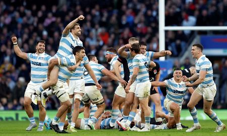 Los Pumas vencieron 30a 29 a Inglaterra en Twickenham y consiguieron vencer a los británicos por segunda vez en su historia. Los Pumas vencieron 30a 29 a Inglaterra en Twickenham y consiguieron vencer a los británicos por segunda vez en su historia.