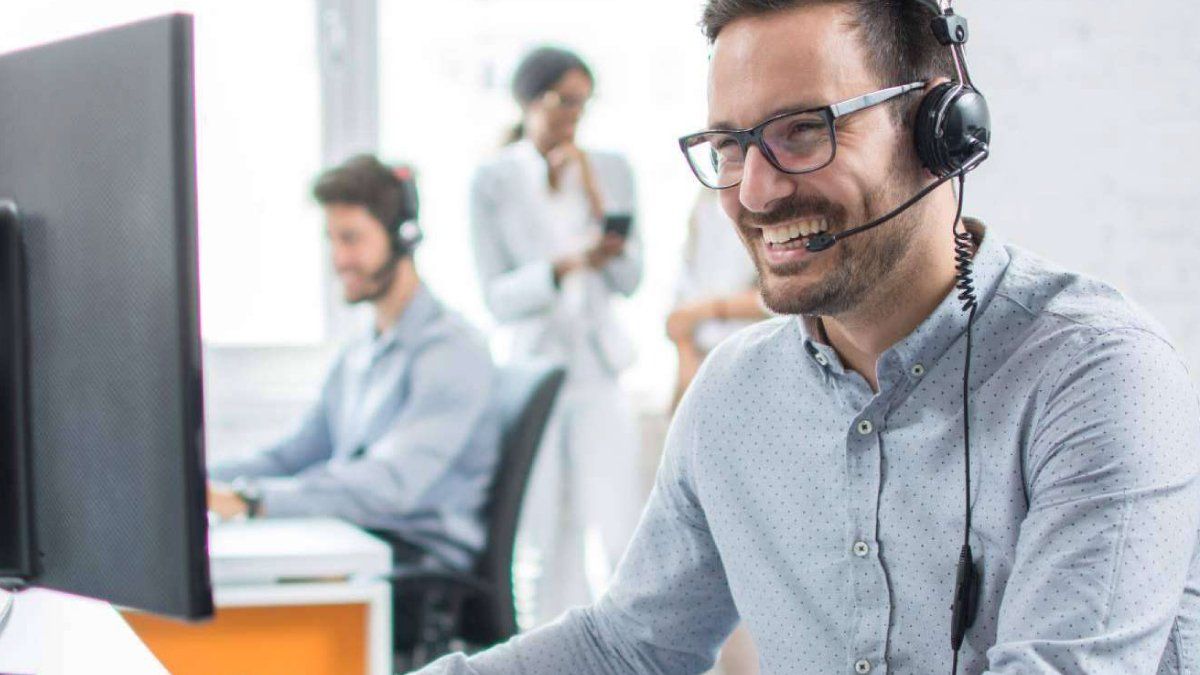 Importante concesionario oficial incorpora: personal de soporte técnico