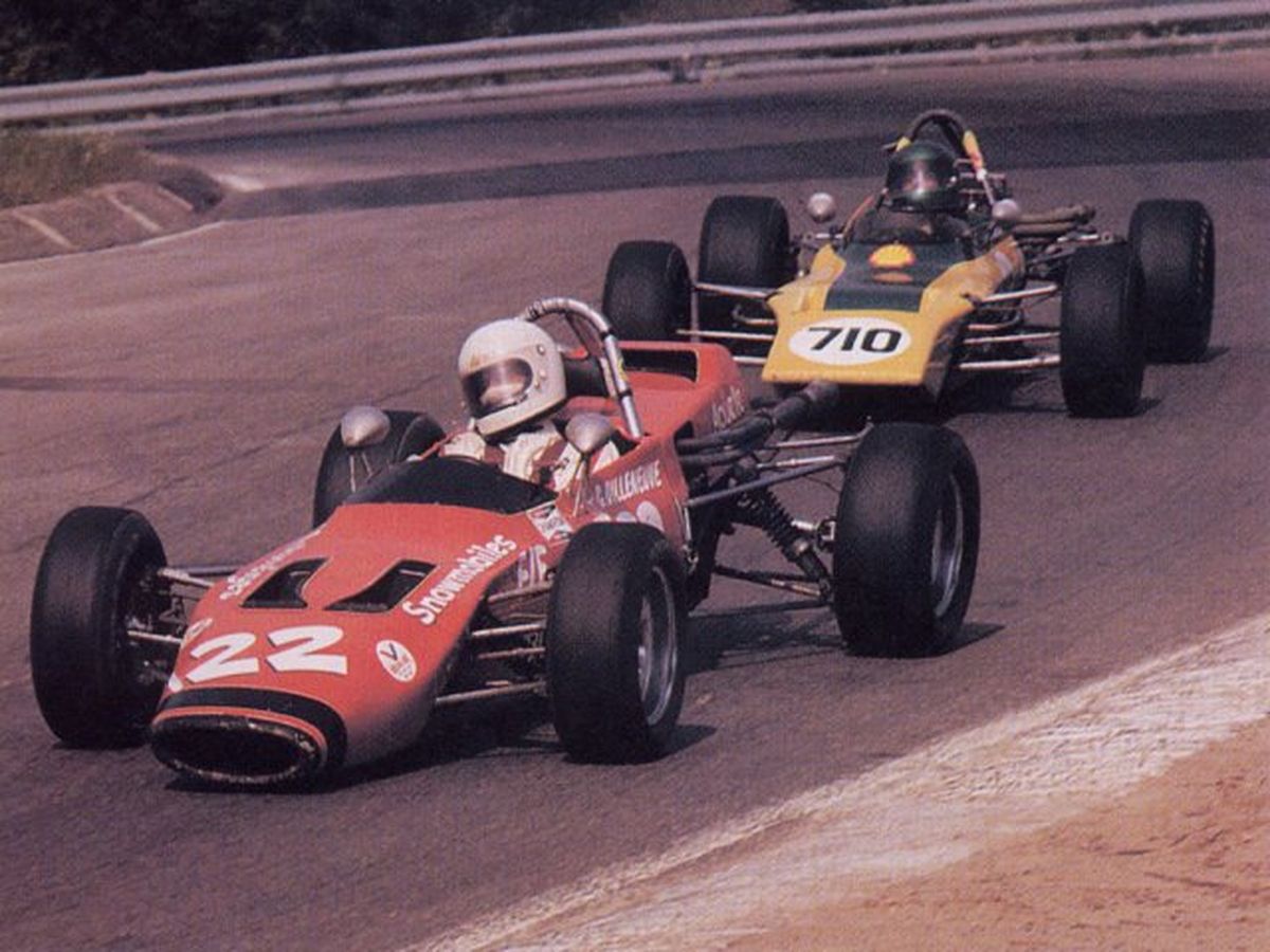 Como regalo de graduación de la Jim Russel Car Racing School, ubicada en el circuito de Mont-Tremblant, se compró un Magnum MkIII de 1973, con el cual participó en el campeonato regional de la Fórmula Ford 1600, en Quebec, y se impuso en siete de las diez pruebas en las que participó.