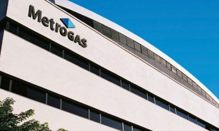 La petrolera YPF ha anunciado la decisión de vender su participación accionaria en MetroGAS, la principal distribuidora de gas en Argentina. La petrolera YPF ha anunciado la decisión de vender su participación accionaria en MetroGAS, la principal distribuidora de gas en Argentina.