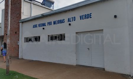 El disturbio se produjo en la puerta de la vecinal mientras adentro se desarrollaba el popular evento El disturbio se produjo en la puerta de la vecinal mientras adentro se desarrollaba el popular evento