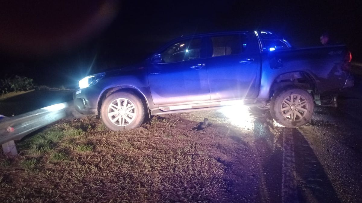 Los detenidos habían sido vistos previamente en un estudio jurídico de Esperanza. La camioneta no tenía dominio visible.