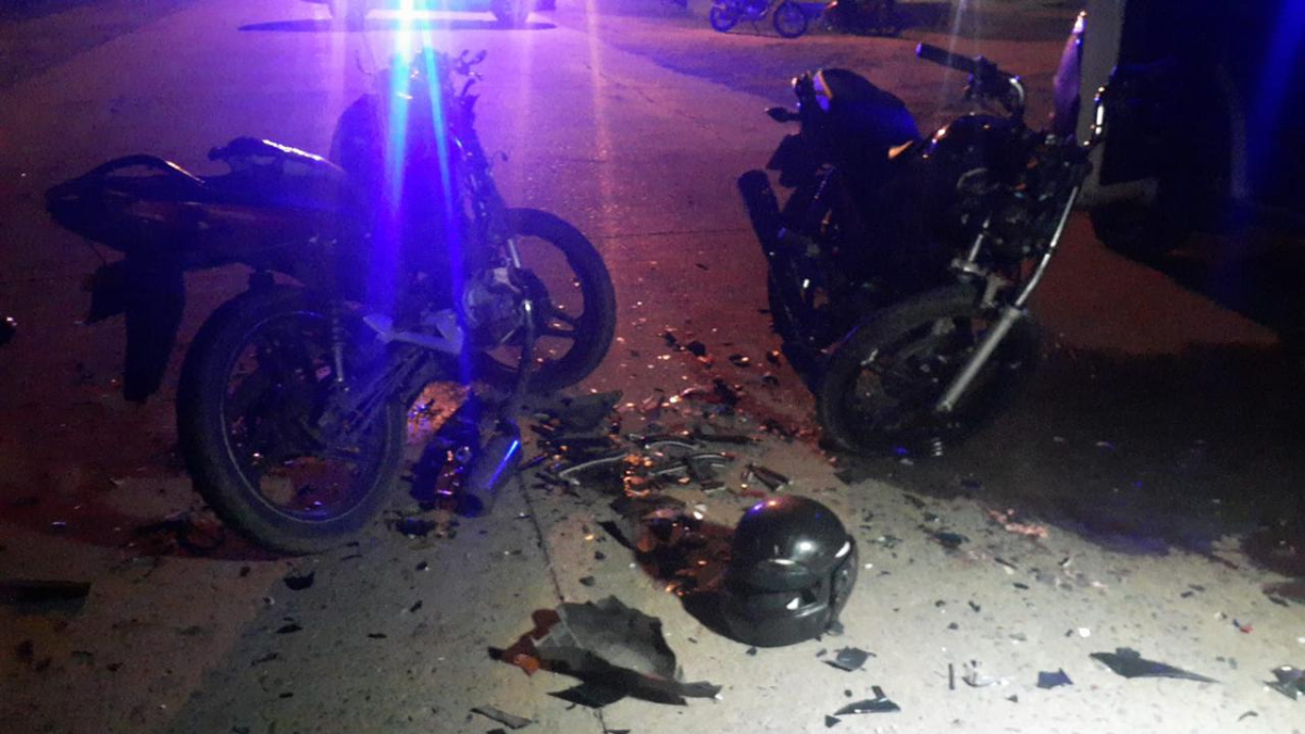 Los motociclistas impacto de frente, el siniestro se registró a 200 metros de la avenida Los Quinteros y la intersección con Aristóbulo del Valle.
