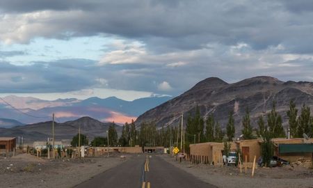 En el corazón de la Puna catamarqueña se encuentra El Peñón, un pequeño pueblo que invita a ser conocido. En el corazón de la Puna catamarqueña se encuentra El Peñón, un pequeño pueblo que invita a ser conocido.