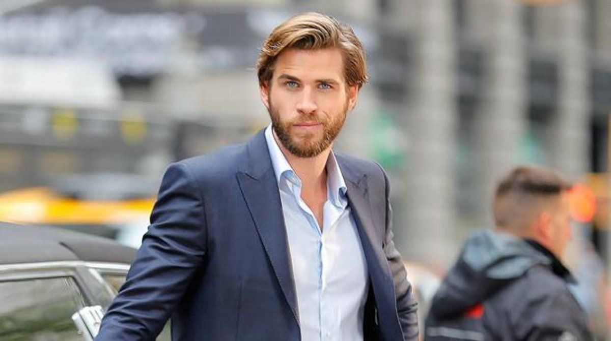 Liam Hemsworth, a los besos con su nueva novia